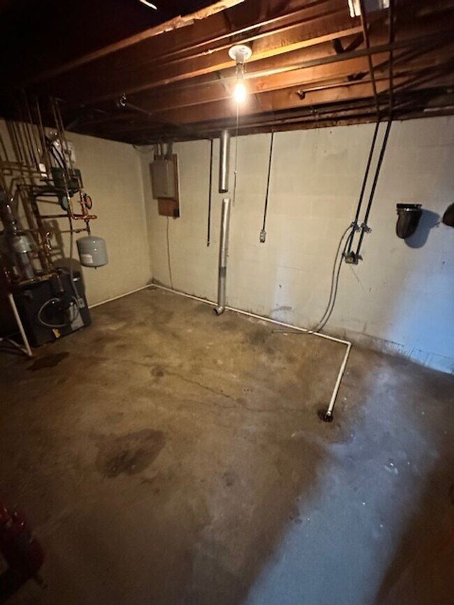 Building Photo - 523 Mishler Rd