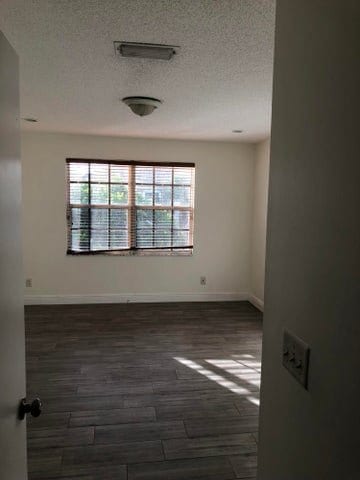 Foto del edificio - 401 SW 120th Ave