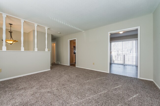 Building Photo - 625 S Montclaire Dr