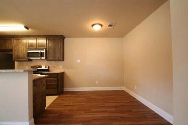 Foto del edificio - 3108-3110 Francis Drive