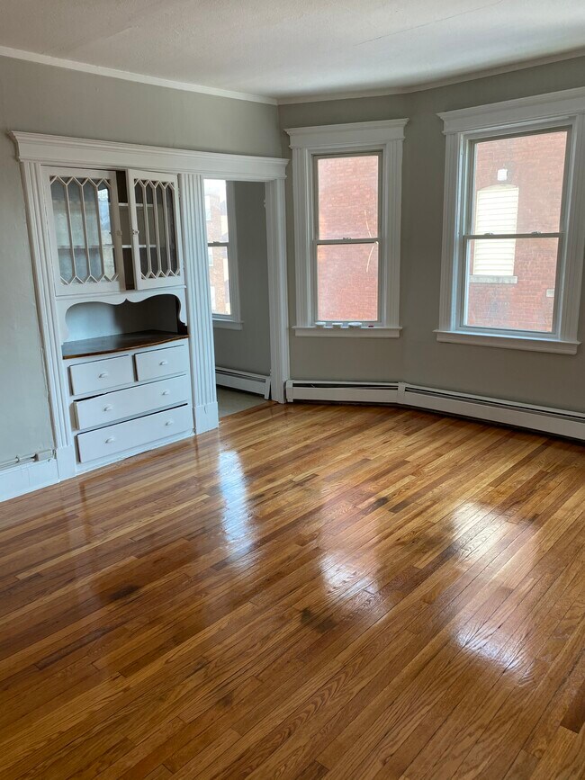 Living room - 126 Adams St