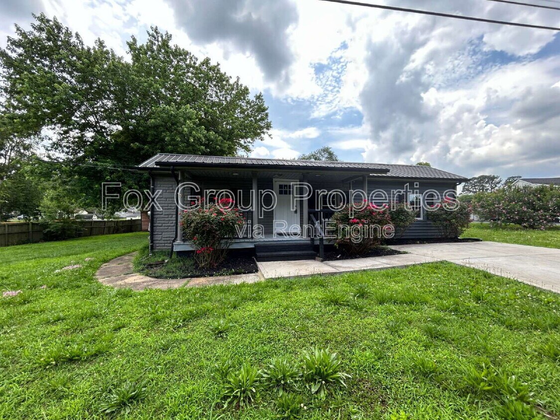 Primary Photo - 111 Rose St