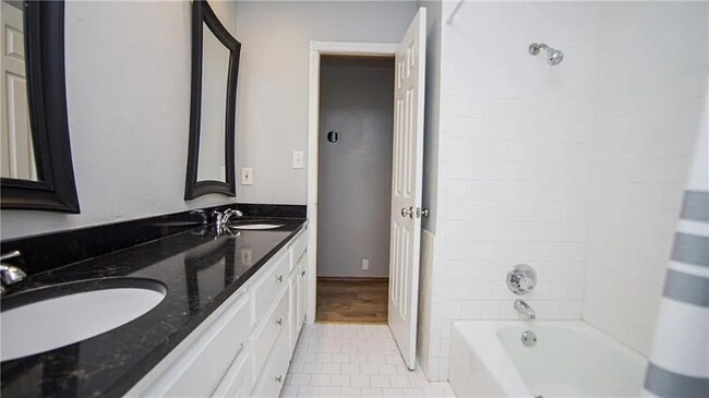 Foto del edificio - 404 Timberdale Dr