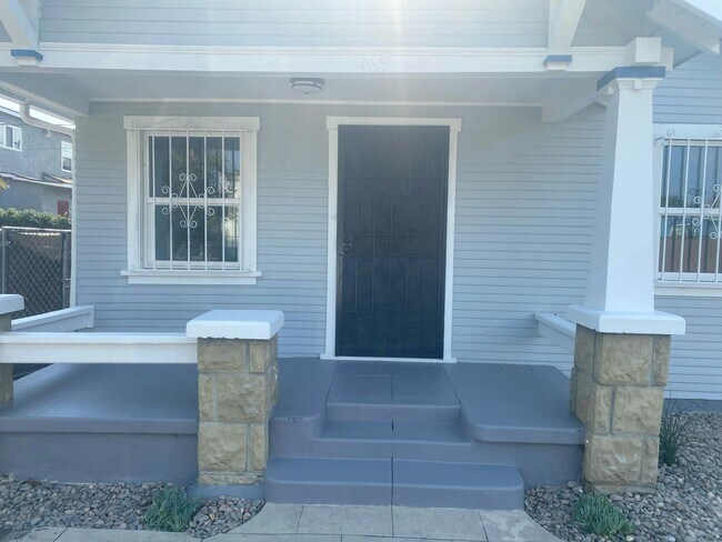 Building Photo - 4619 S Raymond Ave