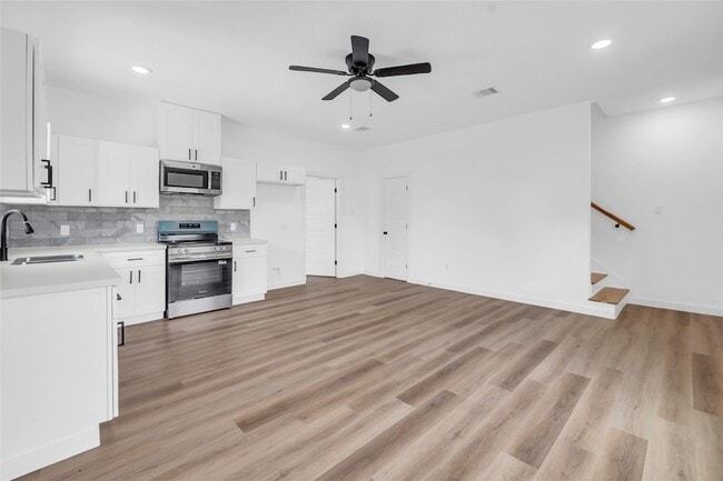 Photo - 9818 Sandra St Apartment