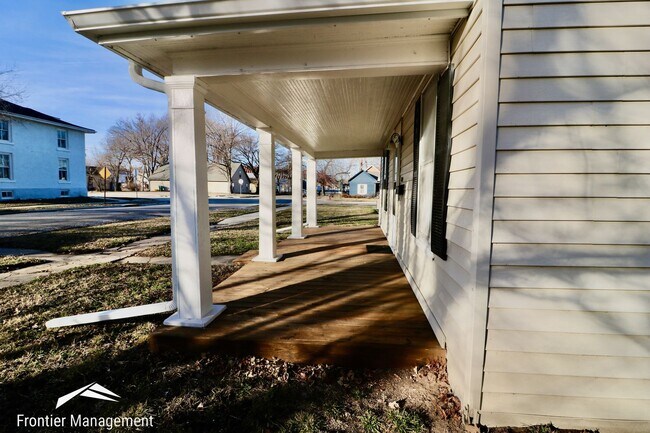 Building Photo - Adorable Three Bedroom Home