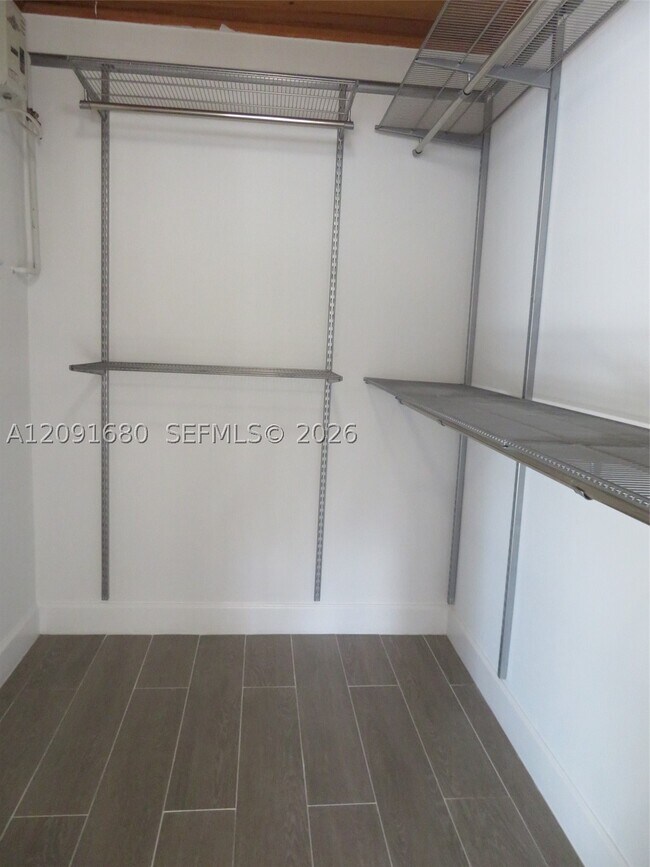 Foto del edificio - 6401 Turkey Run Terrace