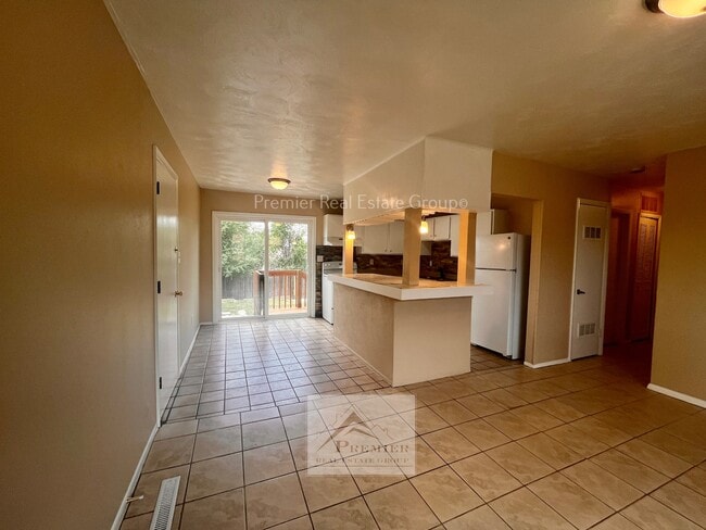 Foto del edificio - 3685 Darkwood Pl