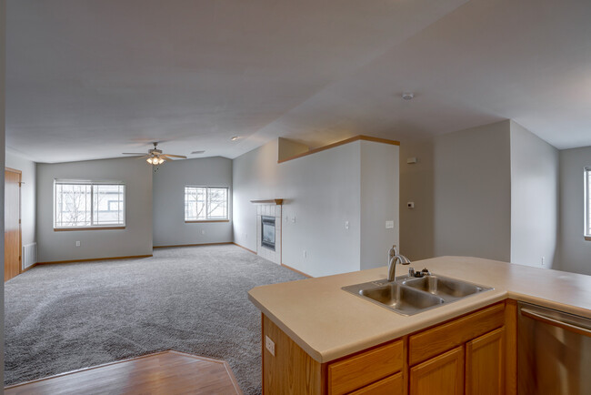 Building Photo - 260 Meadowside Dr