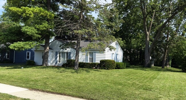 Foto del edificio - 222 Woodlawn Dr