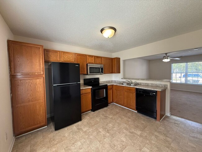 Foto del edificio - 2 bedroom, 2.5 Bath Townhouse