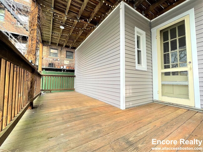 Foto del edificio - 63 Dana St