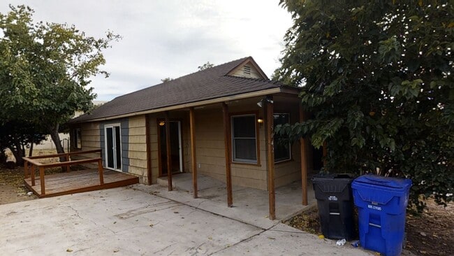 Building Photo - 6BD/4BA, Near Ralph's!! (Lease out, pendin...