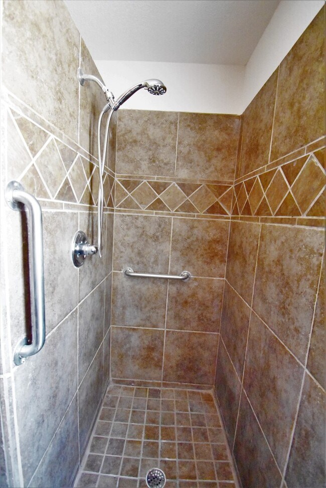 Foto del edificio - Beautiful 3 Bed/2Bath Townhouse Home off of Roadrunner Pkwy