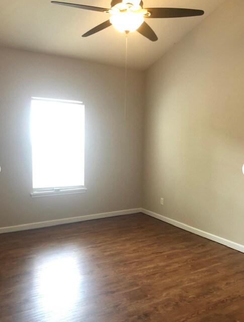 Building Photo - 4302 Spring Creek Ln