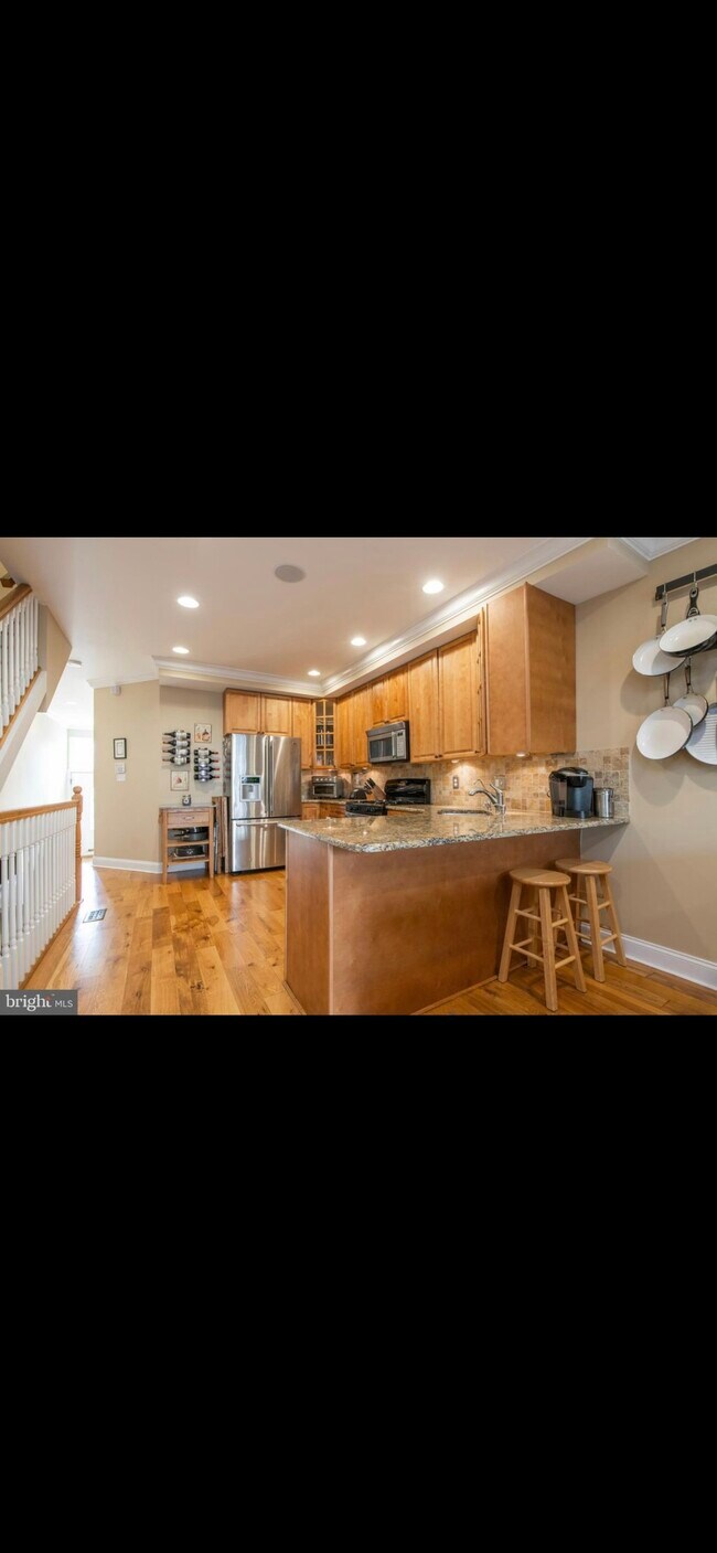 Kitchen Bar - 920 S 20th St