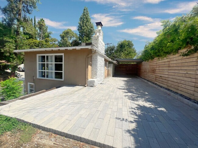 Building Photo - Coveted South Redlands 2 bedroom, 2-bathroom bungalow home.