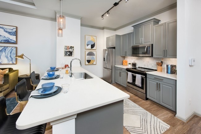 Building Photo - Ten45 Suwanee