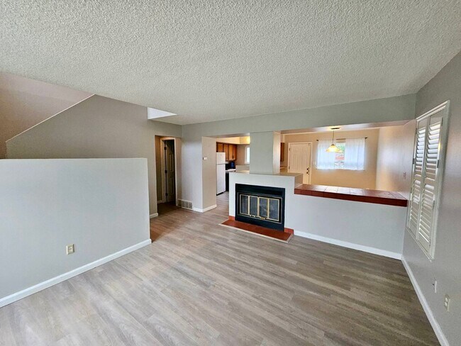 Foto del edificio - Check out this updated duplex in the heart...