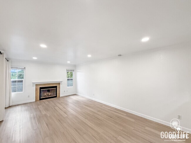 Foto del edificio - Great 2B/2BA Condo in Carmel Mountain Ranch w/ Community Pool, W/D, & Reserved Parking!