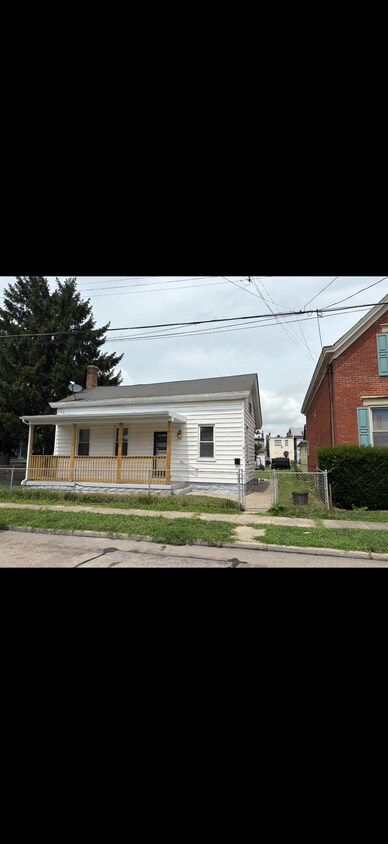 Primary Photo - 210 Maple St