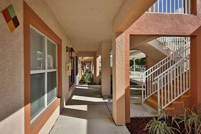 Foto del edificio - Santa Barbara Villas - Move in Special