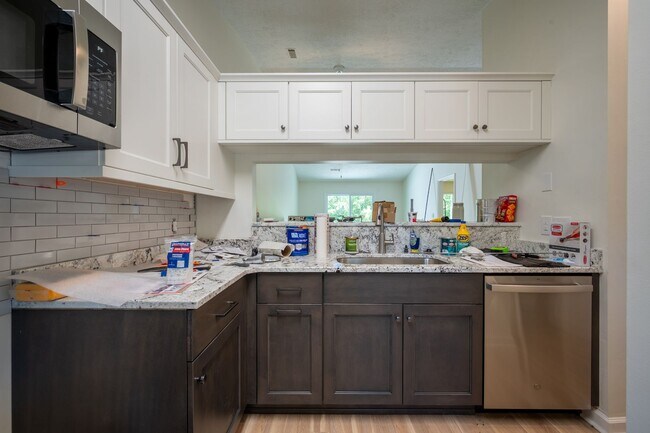 Foto del edificio - 2 Bed, 2 Bath Renovated Townhouse – Single-Level Living – $1,800/month