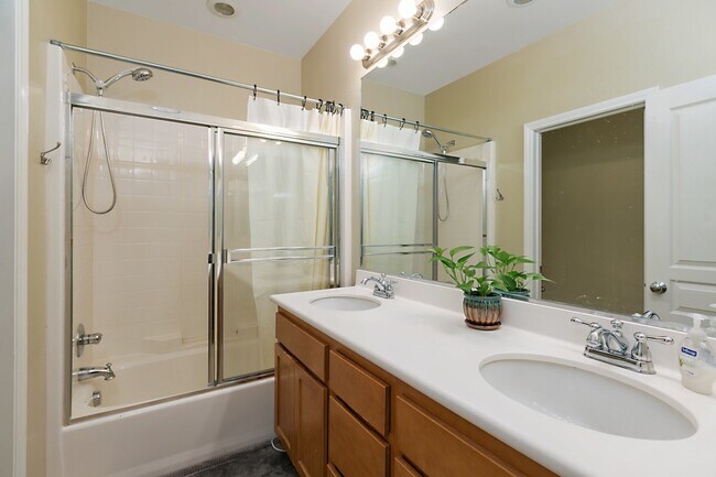 Foto del edificio - ***VISTA***2 BED 2 BATH***PET-FRIENDLY***2...