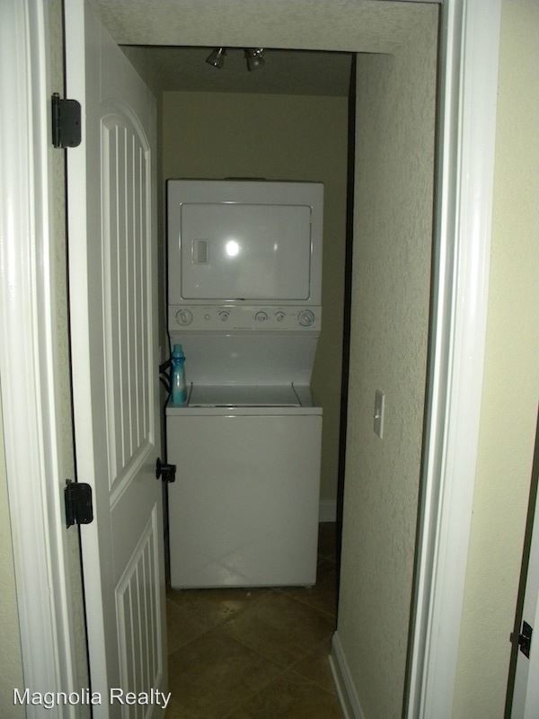 Foto del edificio - 1 br, 1 bath House - 230 E Samford #112