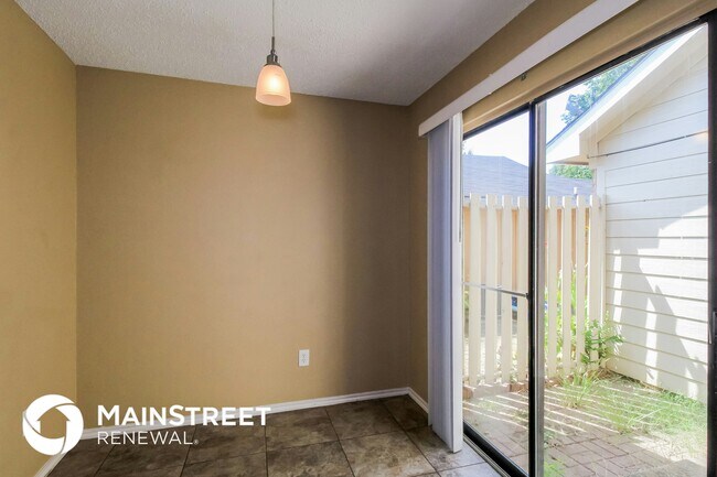 Building Photo - 934 Sanders Dr