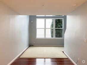 Building Photo - 346 Dunsmuir Terrace