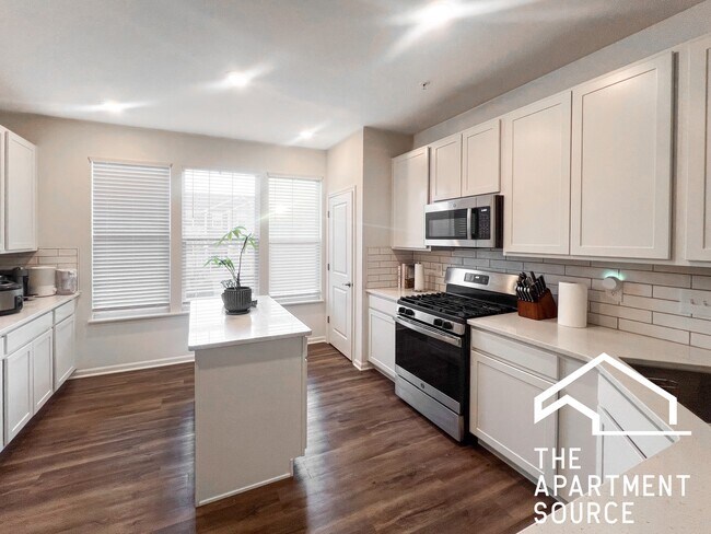 Building Photo - 2360 Southwind Blvd