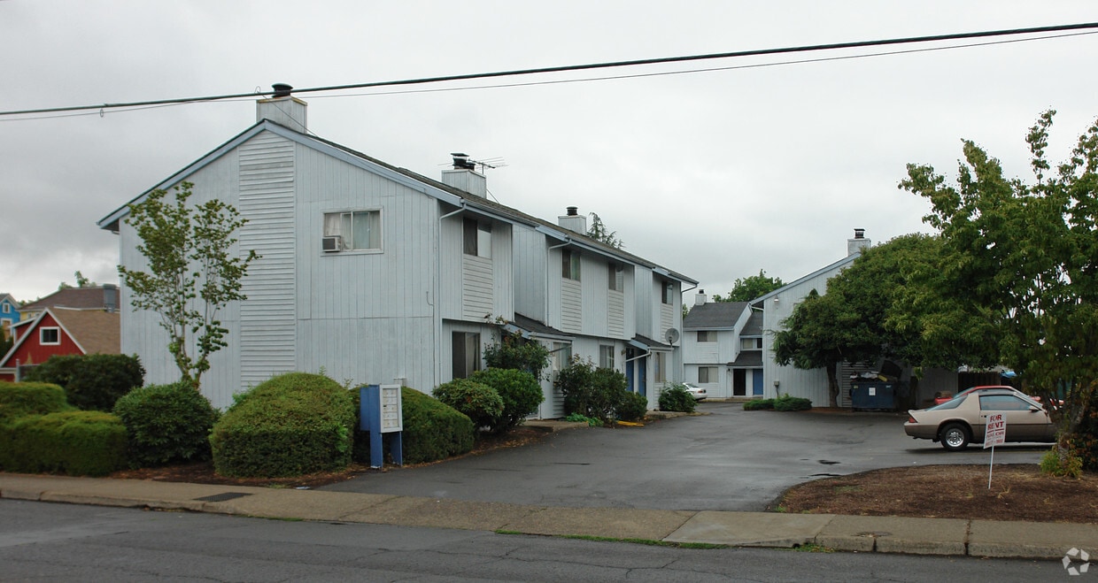 Primary Photo - 3071-3097 D St NE