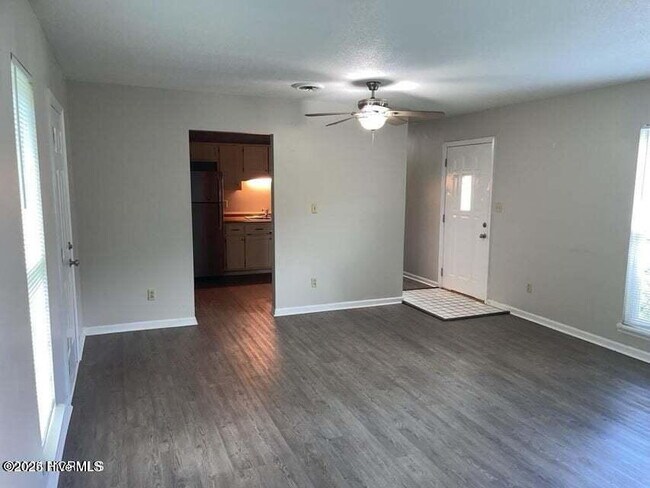Foto del edificio - Beautiful 3 Bedroom Home-210 Country Rd. $...