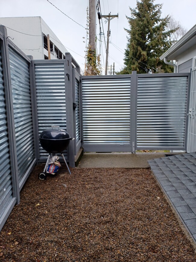 Outdoor space - 509 S 15th St