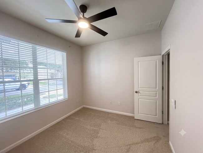 Foto del edificio - 13244 Strode Ln