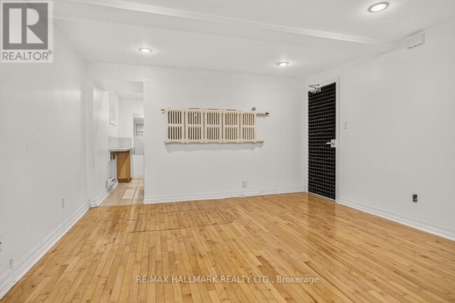 Building Photo - 483 Parkside Dr