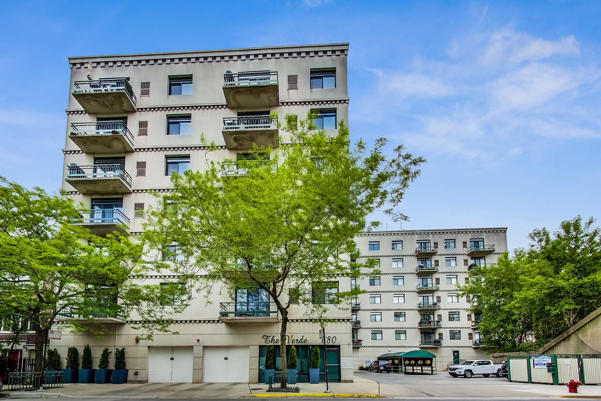 Foto principal - 680 N Green St
