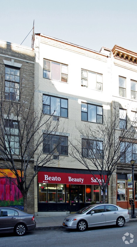Building Photo - 37 Main St