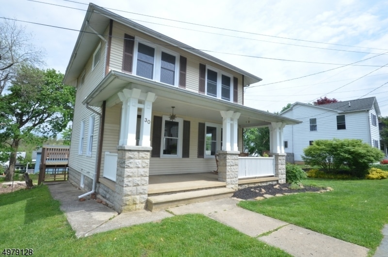 Primary Photo - 30 Main St