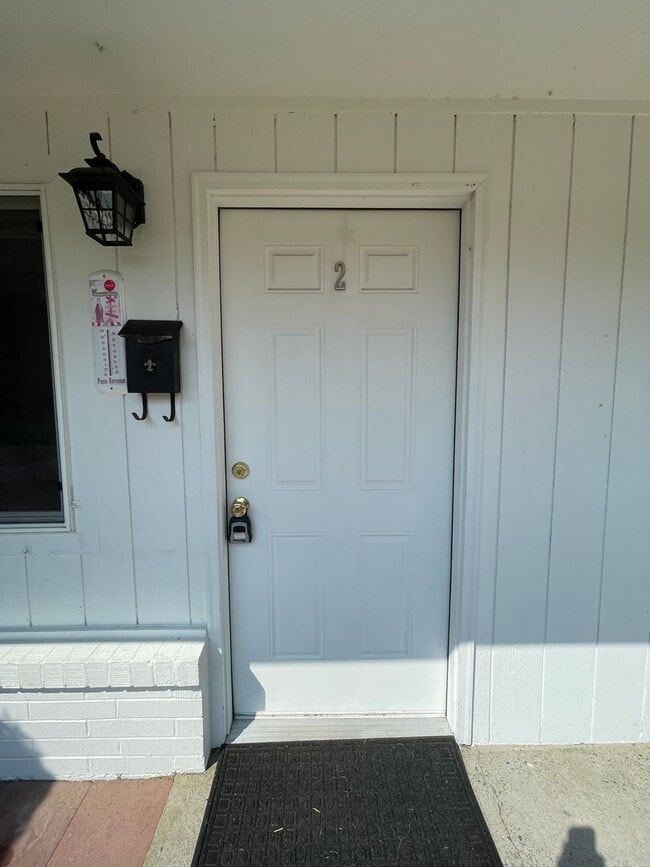 Building Photo - 515 16th Ave W