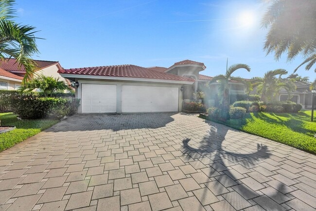 Foto del edificio - 4 bedrooms 3.5 bathrooms , 3 car garage