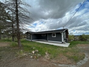 Building Photo - 658 NE Bean Dr
