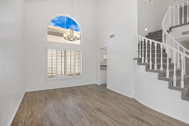 Foto del edificio - 1248 E Briarwood Terrace