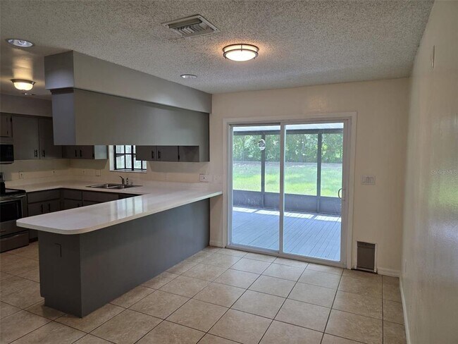 Foto del edificio - 619 Knowles Rd