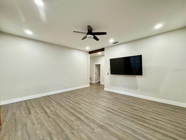 Foto del edificio - 1216 E Chelsea St