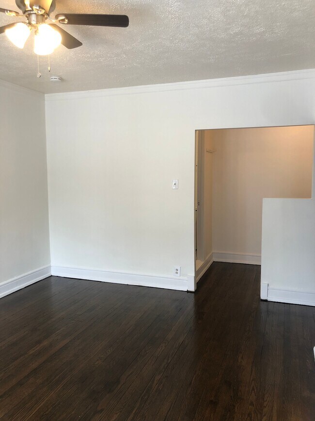 Building Photo - 4901 N Christiana Ave