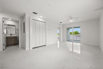 Building Photo - 721 SW 30th Terrace