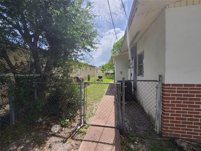 Foto del edificio - 148 NW 14th Way