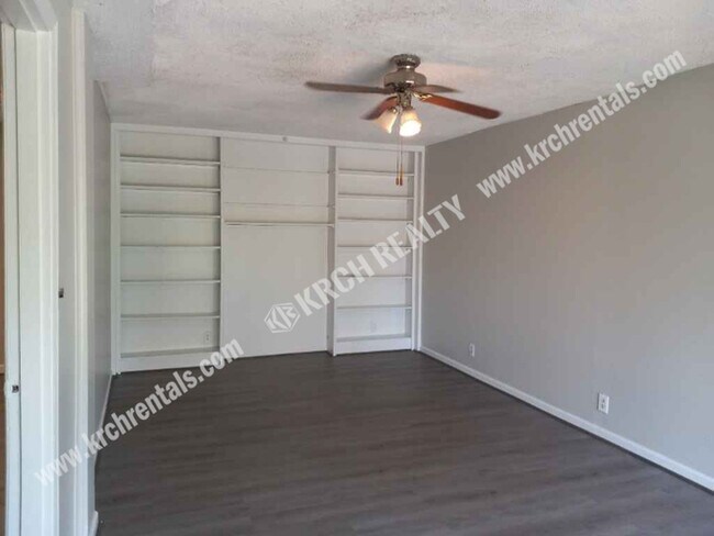 Building Photo - 3-Bedroom Home with Detached Garage